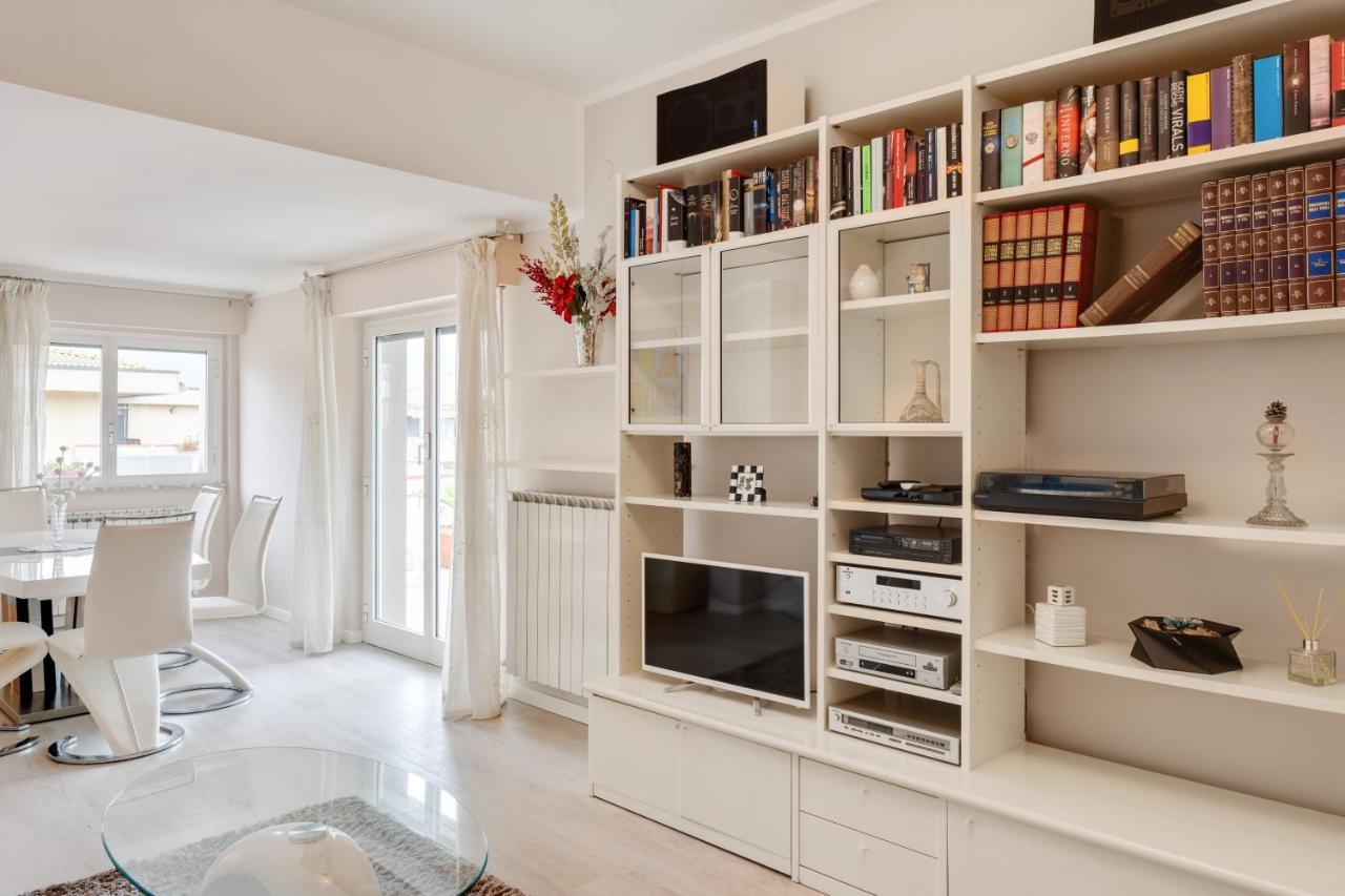 Апартаменты Luni Mare Bright Terrace Flat With Parking Маринелла-ди-Сарцана Экстерьер фото